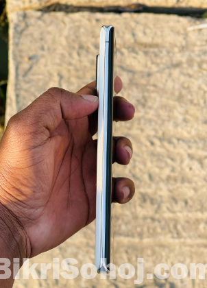 Sharp Aquos r6